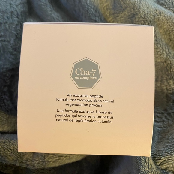 Makeup - Picture 6 of 16